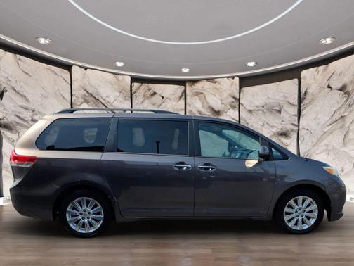 2013 Toyota Sienna XLE