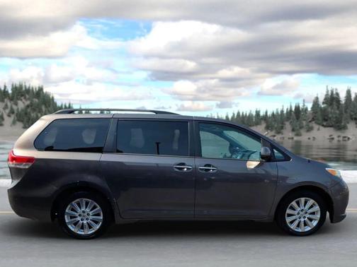 2013 Toyota Sienna XLE