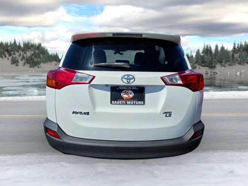 Super White 2013 Toyota RAV4 LE
