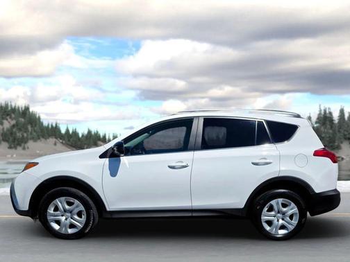 Super White 2013 Toyota RAV4 LE