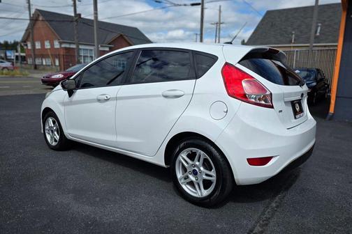 Oxford White 2019 Ford Fiesta SE