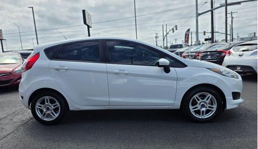 Oxford White 2019 Ford Fiesta SE