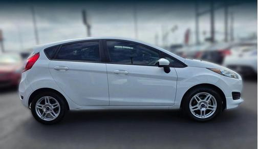 Oxford White 2019 Ford Fiesta SE