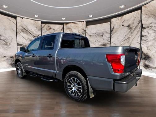 2022 Nissan Titan SV