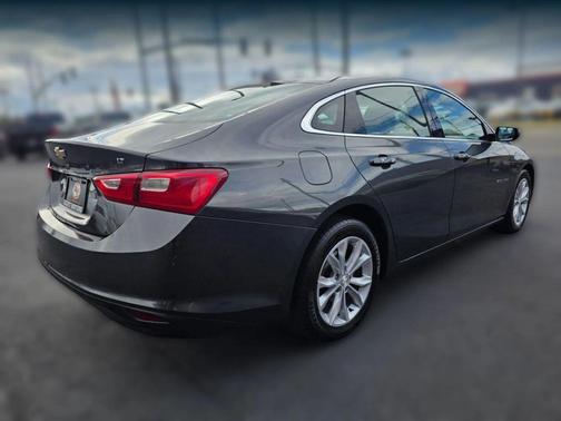 Gray 2018 Chevrolet Malibu LT