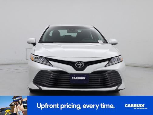 White 2018 Toyota Camry XLE