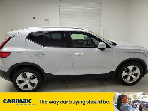 2020 Volvo XC40 T4 Momentum