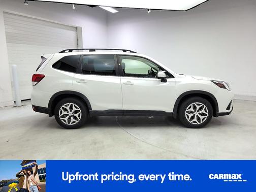 White 2022 Subaru Forester Premium