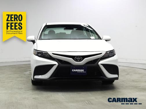 White 2024 Toyota Camry SE