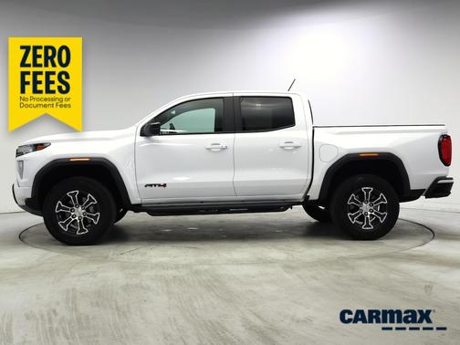 White 2024 GMC Canyon AT4