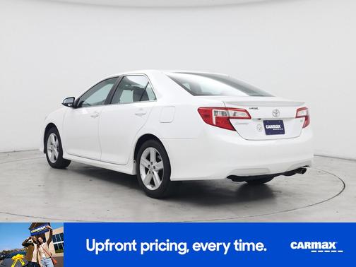 White 2014 Toyota Camry SE