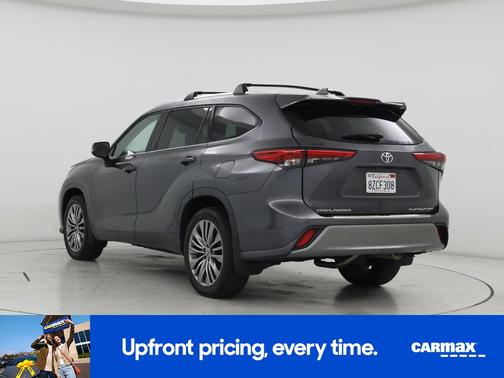 Gray 2022 Toyota Highlander Platinum
