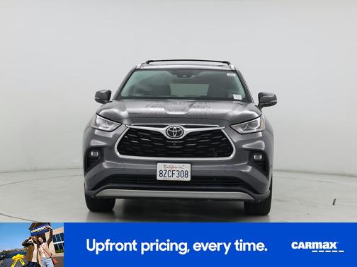 Gray 2022 Toyota Highlander Platinum