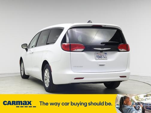 2022 Chrysler Voyager LX