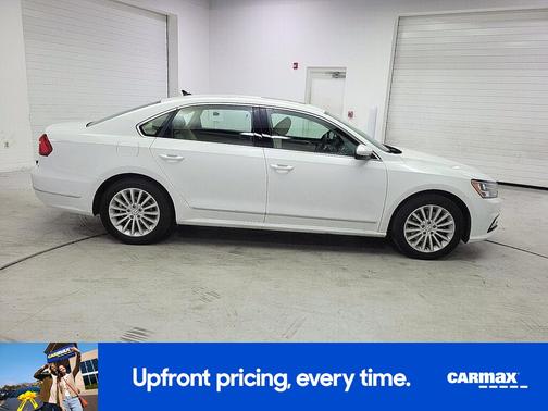 White 2016 Volkswagen Passat SE