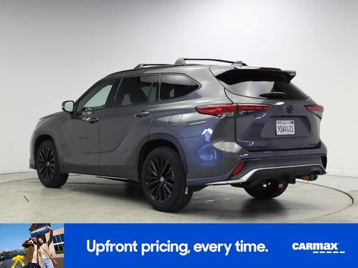 Gray 2023 Toyota Highlander XSE