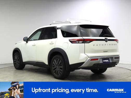 2022 Nissan Pathfinder SL