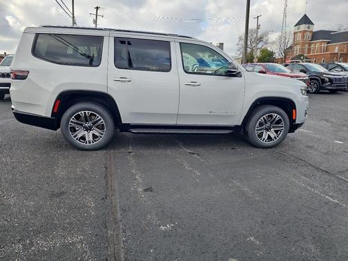 2025 Jeep Wagoneer Base