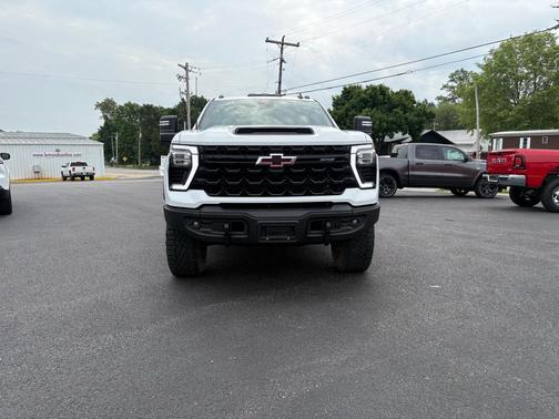 Summit White 2024 Chevrolet Silverado 2500 ZR2