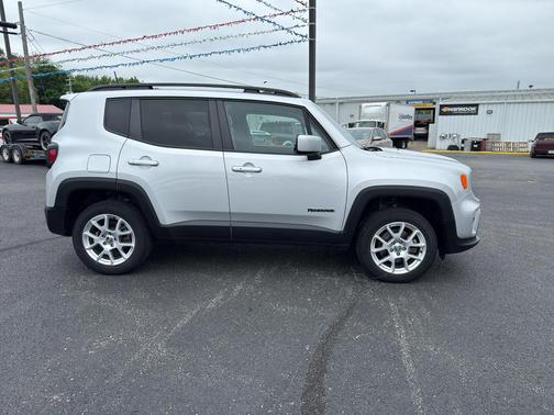 Glacier Metallic 2020 Jeep Renegade Latitude