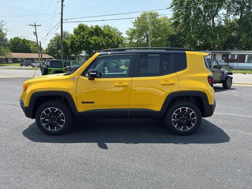 2023 Jeep Renegade Trailhawk
