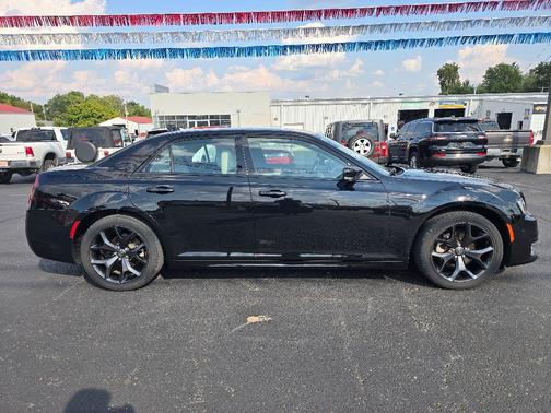 2021 Chrysler 300 Touring L