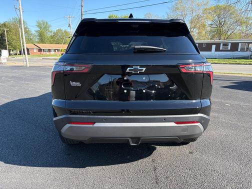 Mosaic Black Metallic 2026 Chevrolet Equinox LT