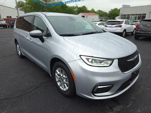 2023 Chrysler Pacifica Touring-L
