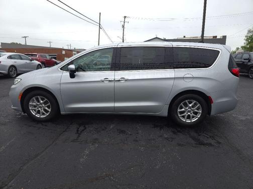 2023 Chrysler Pacifica Touring-L