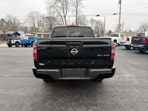 2023 Nissan Frontier SV