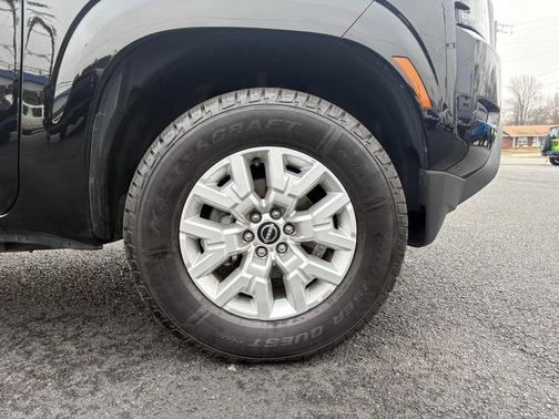 2023 Nissan Frontier SV