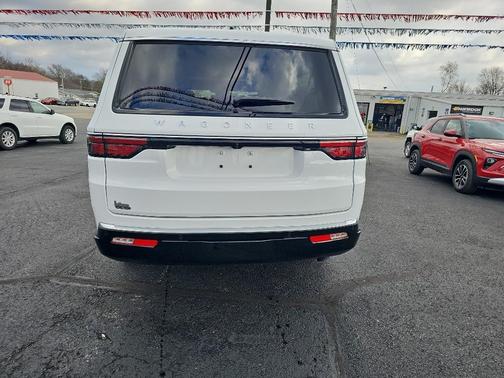 2025 Jeep Wagoneer L Base