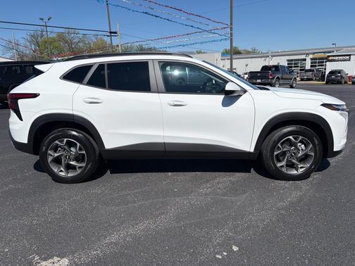Summit White 2026 Chevrolet Trax LT