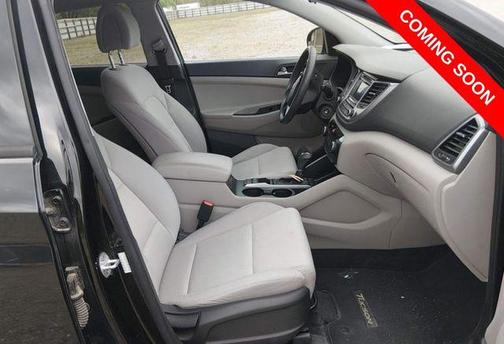 Black Noir Pearl 2018 Hyundai TUCSON SE