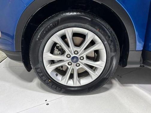 Lightning Blue Metallic 2018 Ford Escape SE