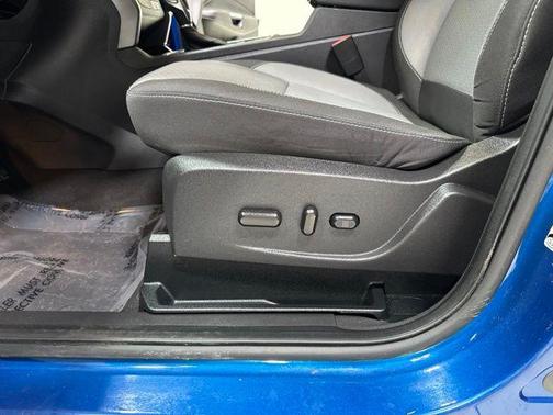 Lightning Blue Metallic 2018 Ford Escape SE