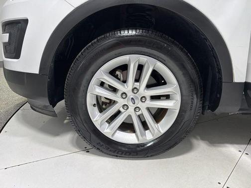 Oxford White 2017 Ford Explorer Base