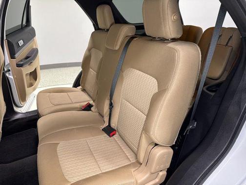 Oxford White 2017 Ford Explorer Base