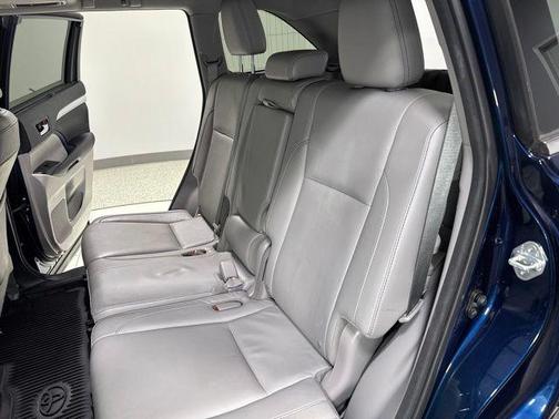Blue 2016 Toyota Highlander XLE