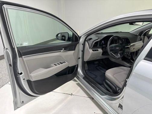 Stellar Silver 2020 Hyundai ELANTRA SE