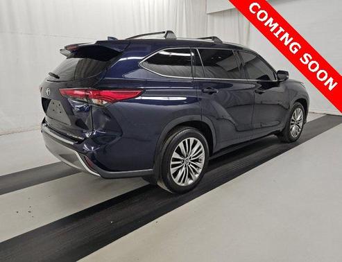 2022 Toyota Highlander Platinum