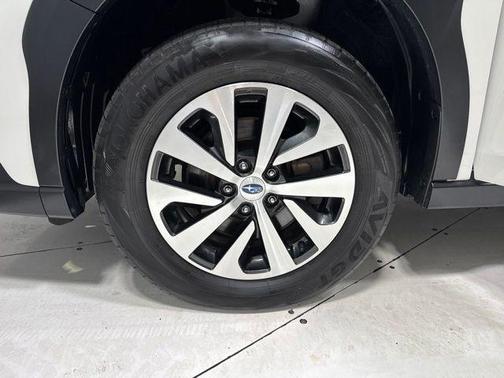 Crystal White Pearl 2023 Subaru Outback Premium