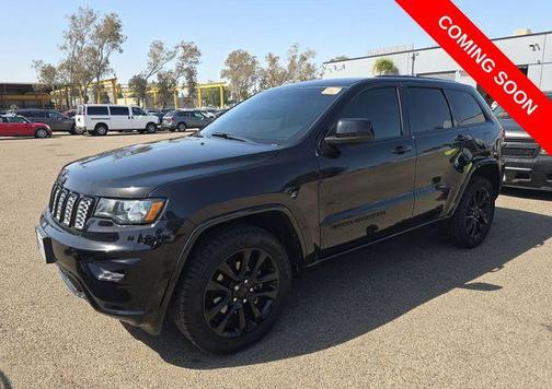 Diamond Black Crystal Pearlcoat 2019 Jeep Grand Cherokee Altitude