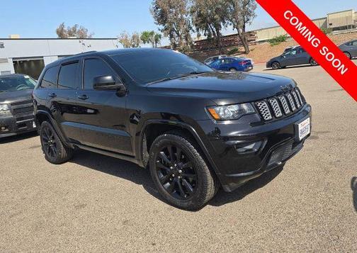 Diamond Black Crystal Pearlcoat 2019 Jeep Grand Cherokee Altitude