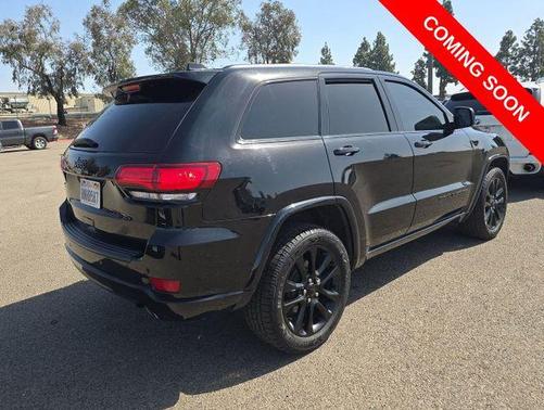 Diamond Black Crystal Pearlcoat 2019 Jeep Grand Cherokee Altitude