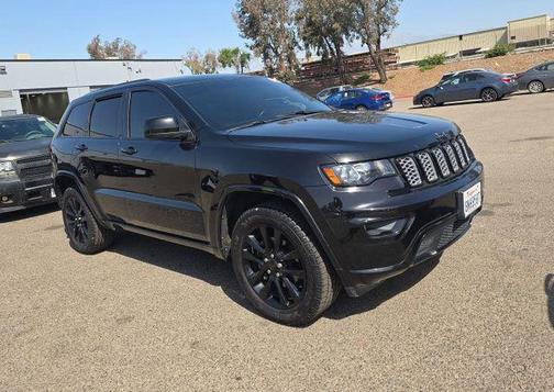 Diamond Black Crystal Pearlcoat 2019 Jeep Grand Cherokee Altitude