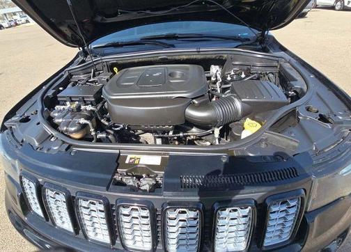 Diamond Black Crystal Pearlcoat 2019 Jeep Grand Cherokee Altitude