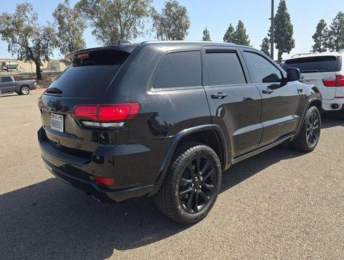 Diamond Black Crystal Pearlcoat 2019 Jeep Grand Cherokee Altitude