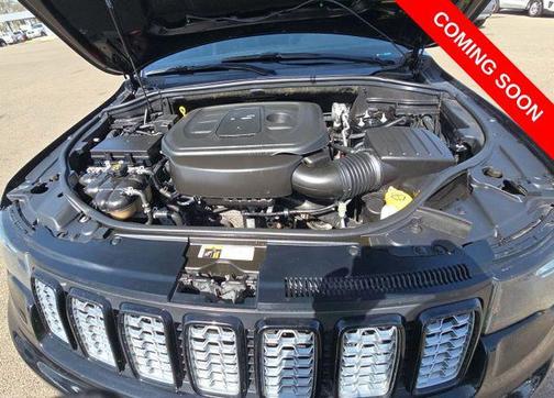 Diamond Black Crystal Pearlcoat 2019 Jeep Grand Cherokee Altitude