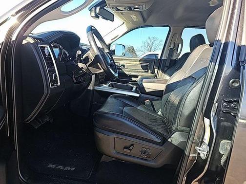 2018 RAM 2500 Laramie Crew Cab 4x4 6'4' Box